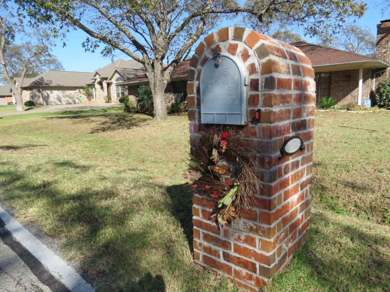 Brick Mailbox Painting